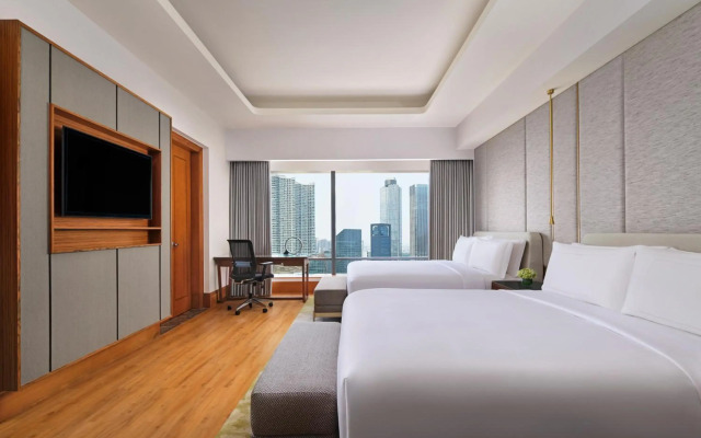 The Ritz-Carlton Jakarta, Mega Kuningan