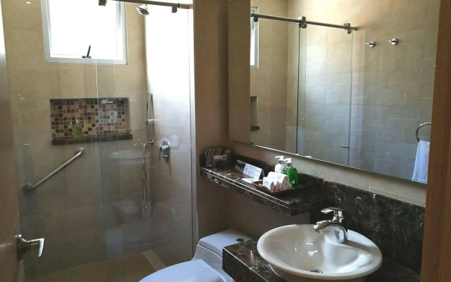 Hotel Plaza Suites