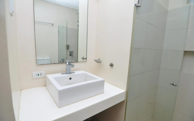 Miranda 306B by Raquel's Place at Pico de Loro