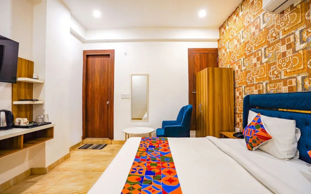 Fabhotel Noida Business Suites