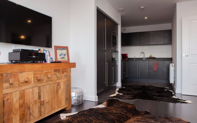 1 Bed Apt Near Canary Wharf London City Centre