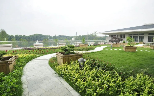 Wuhan Guochuang Chuyuan Donghu Hotel