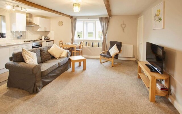 Cosy Cottage in Emley