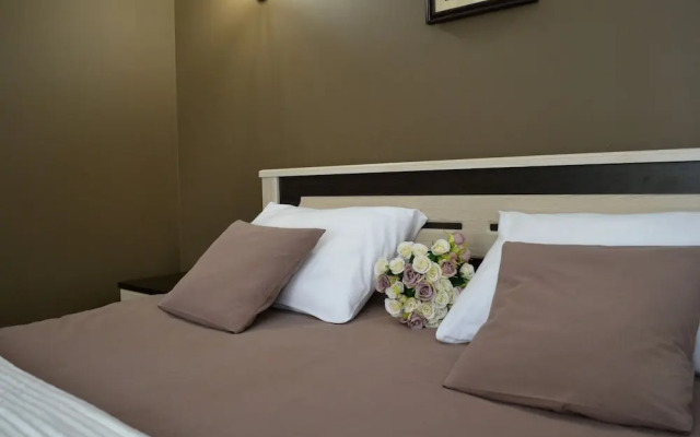 Townhouse Park & House