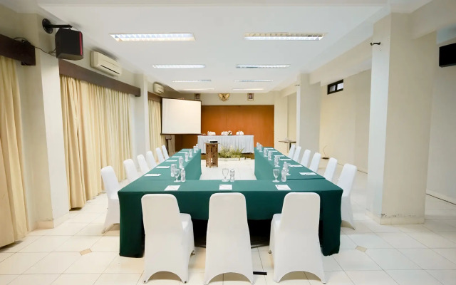 Cakra Kembang Hotel