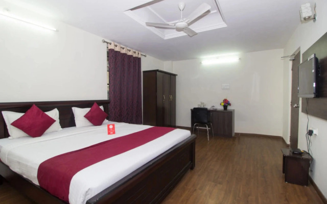 OYO 4183 Apartment Queens Court