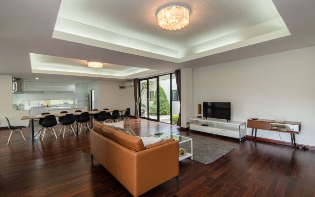 Bali Style Villa on Palm Hills PH 202