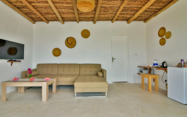 Zanbluu Beach Hotel