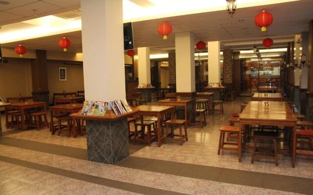 RedDoorz Plus near Soekarno Hatta Airport 2