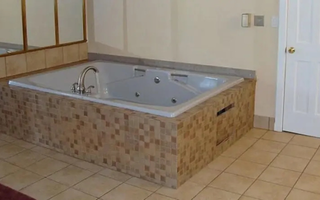 Plantation Inn & Suites