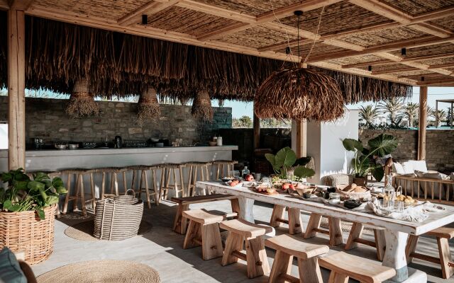 Seesoo Paros Beachfront Resort