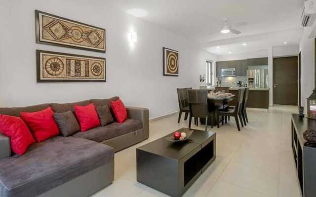 HIRA G1 Condo terrace screened by Gate48