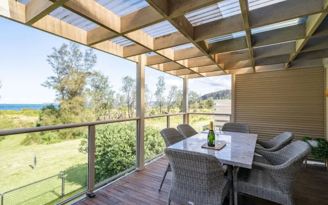 3-bed Seaside Serenity Escape at Long Beach