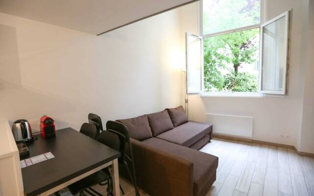 Hostnfly Apartments - Charming Luminous Studio in Vincennes