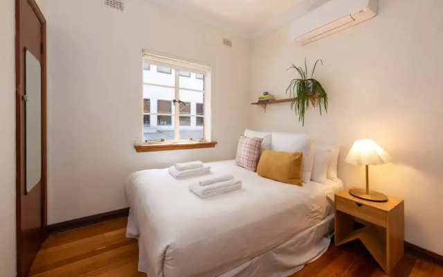 Charming Art Deco Unit in East Melbourne