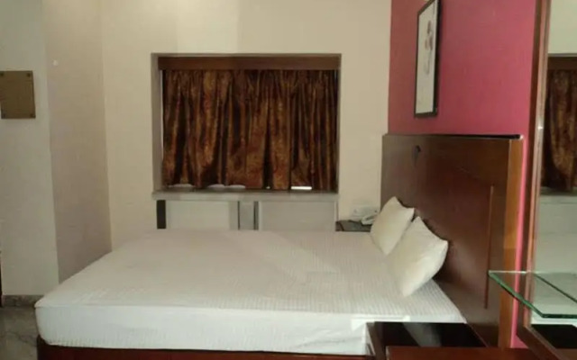 Goroomgo Priyanshu Guest House Ruby Kolkata