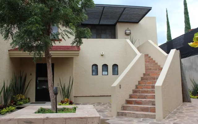 Modern 3-bedroom Retreat in Ajijic - Walk To Everything- 1 Night Rates Available