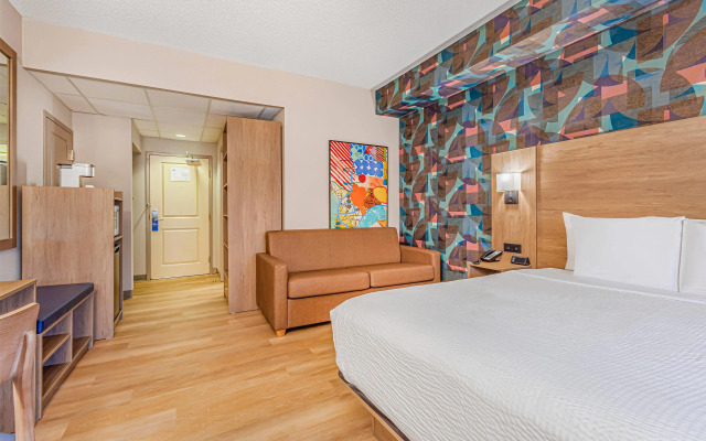 Days Inn & Suites by Wyndham West Edmonton