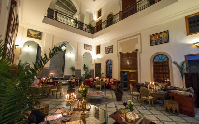 Room in B&B - Riad Authentic Palace & Spa -jawhara