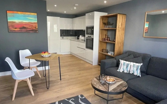 Harbourside Hideaway - Superb Flat With Terrace