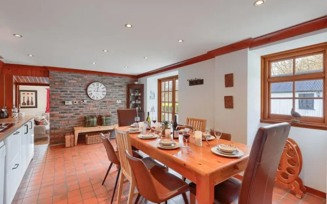 Spacious Characterful House W/views & Large Garden