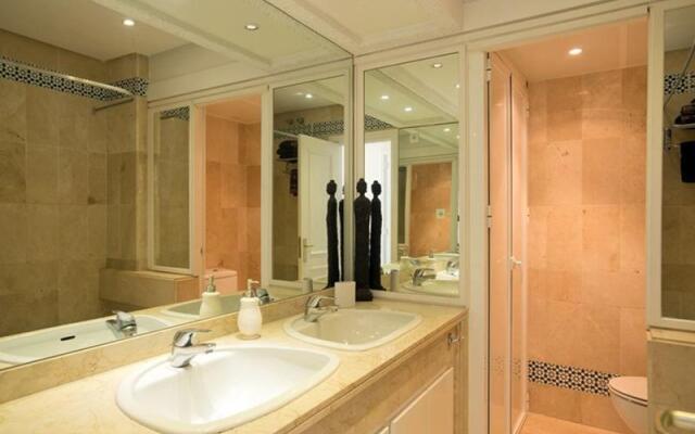 Apartment in Marbella, Malaga 102957