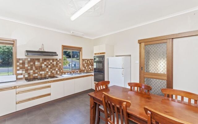 Kepal House - Budget friendly family home