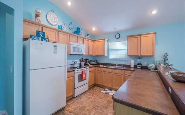 Amber Court 871 by White Pelican VR