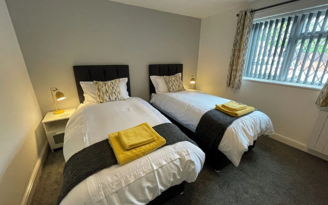 Cosy & Comfortable Apt with Parking