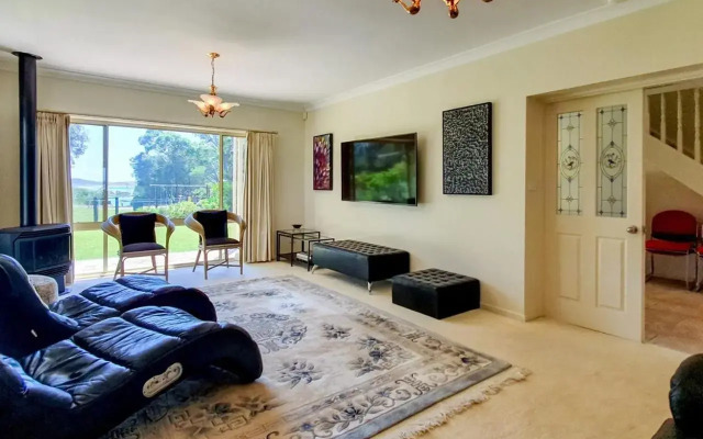 Pelican Beach House 2 Macleay Street