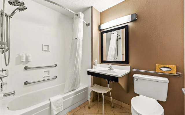 Super 8 by Wyndham Elgin