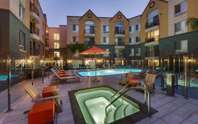Global Luxury Suites at Lincoln Blvd