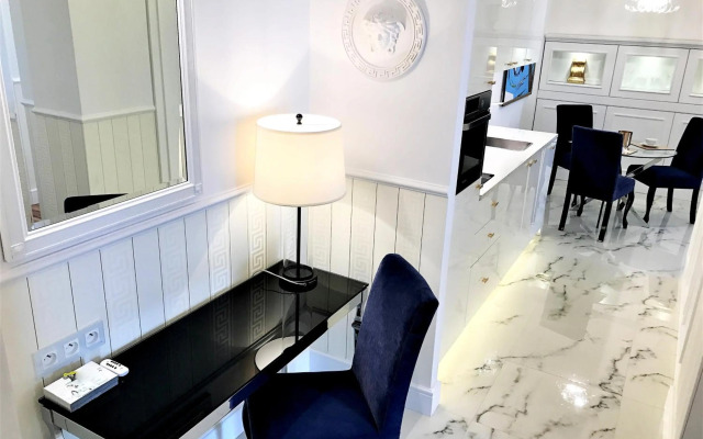 MONDRIAN Luxury Suites & Apartments Market Square IV