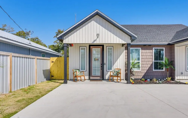 2 Mi to Gulf: Home w/ Sauna, Garden in Panama City