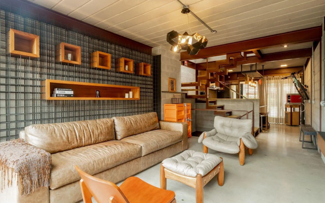 Triplex com Design Industrial em Itaipava | AIR A2