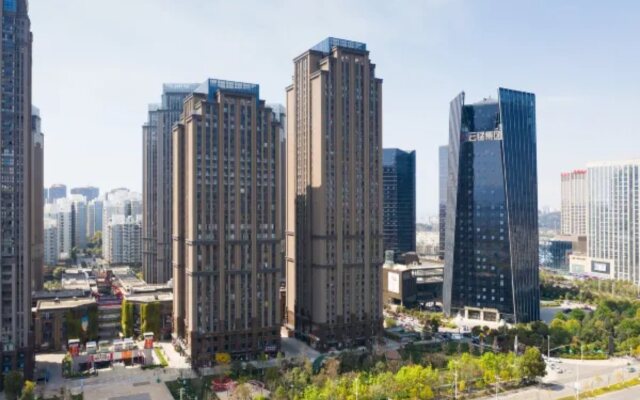 Vienna Hotel (Kunming Municipal Government Chunrong Street Subway Station)