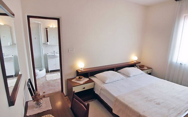 Apartment Mali Iz Mali Iz