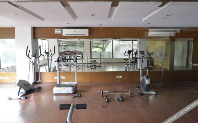 OYO 1749 Apartment Hotel Gayatri Nest