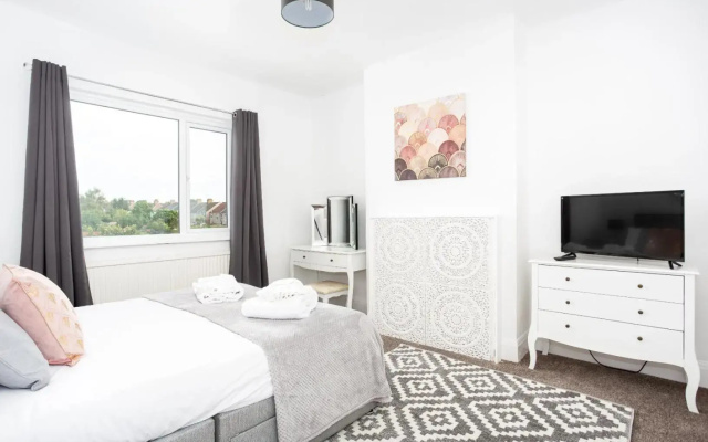 The Woodgrange - 4-Bedroom Apartment