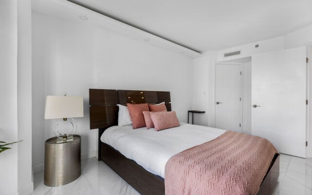 Chic Bayfront Condo With Stunning View