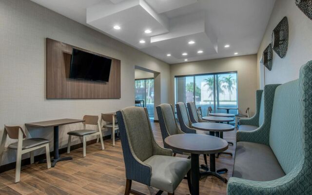 Comfort Suites Fort Lauderdale Airport & Cruise Port