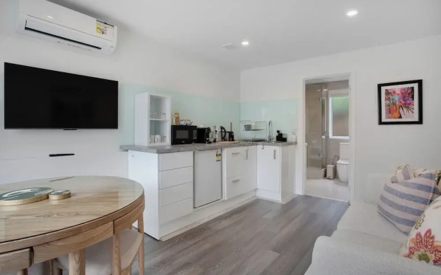 Coastal Living Retreat close to Beaches
