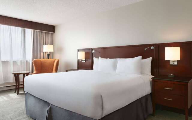 Travelodge by Wyndham Hotel & Convention Centre Quebec City