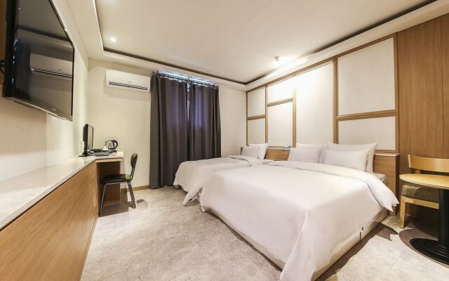 Moon Hotel