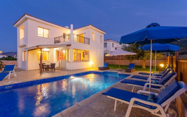 Villa Seashore One Large Private Pool Walk to Beach Sea Views A C Wifi - 3150