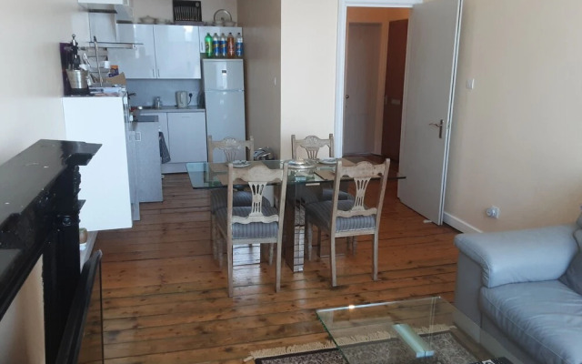 Fantastic 2 Bedroom Apartment Next to Green Park