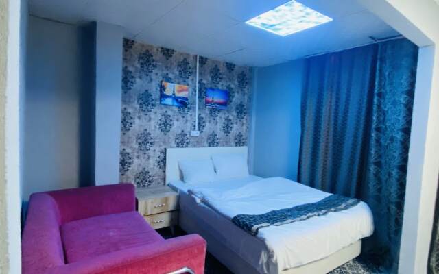 Zeus Convenient Suit İstanbul