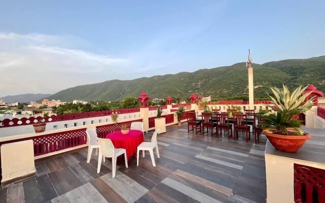 Hotel Golden Bird