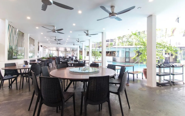 OYO 161 Lodge Paradize Hotel