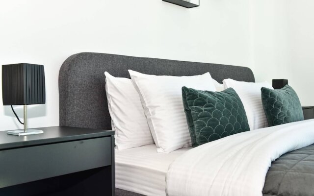 Spectacular Al Wasl Villa - With Private Pool